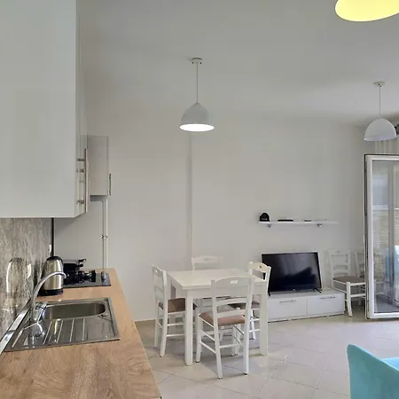 Sunny - 126 Apartment